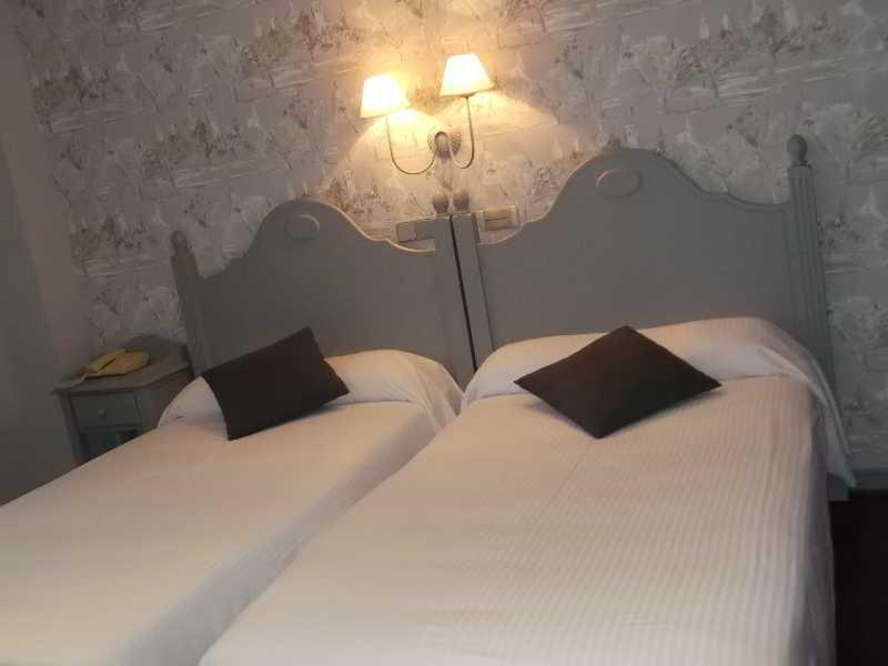 Hotel Комільяс Екстер'єр фото