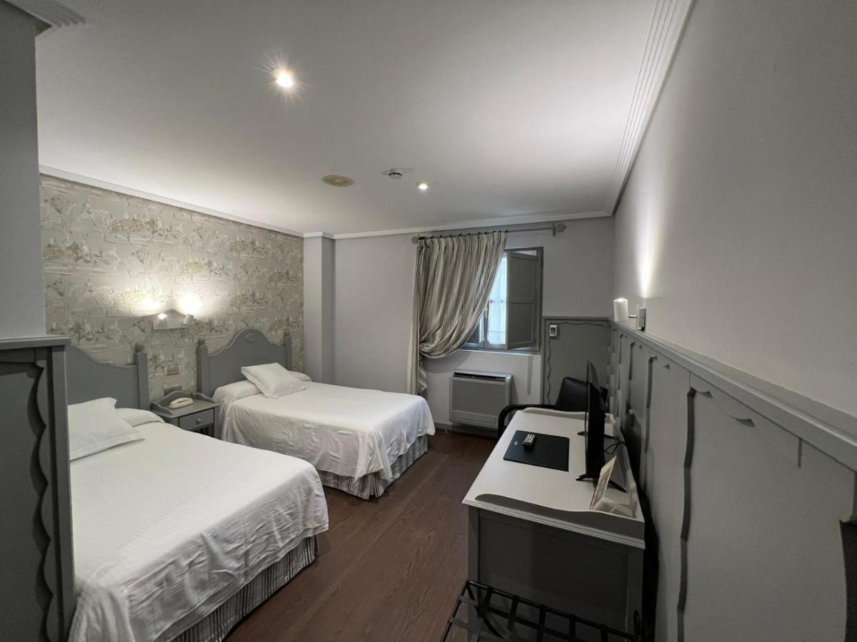 Hotel Комільяс Екстер'єр фото