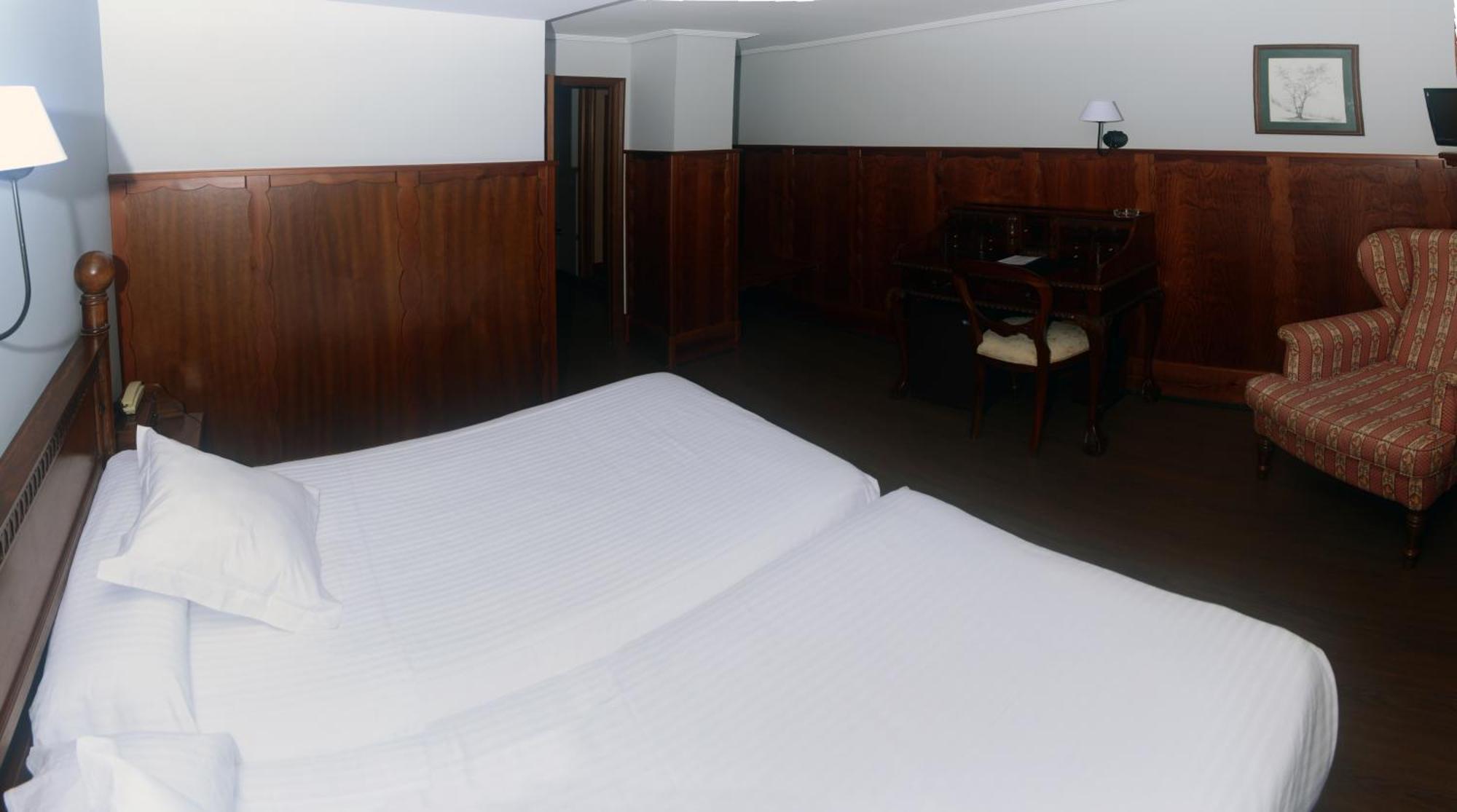 Hotel Комільяс Екстер'єр фото