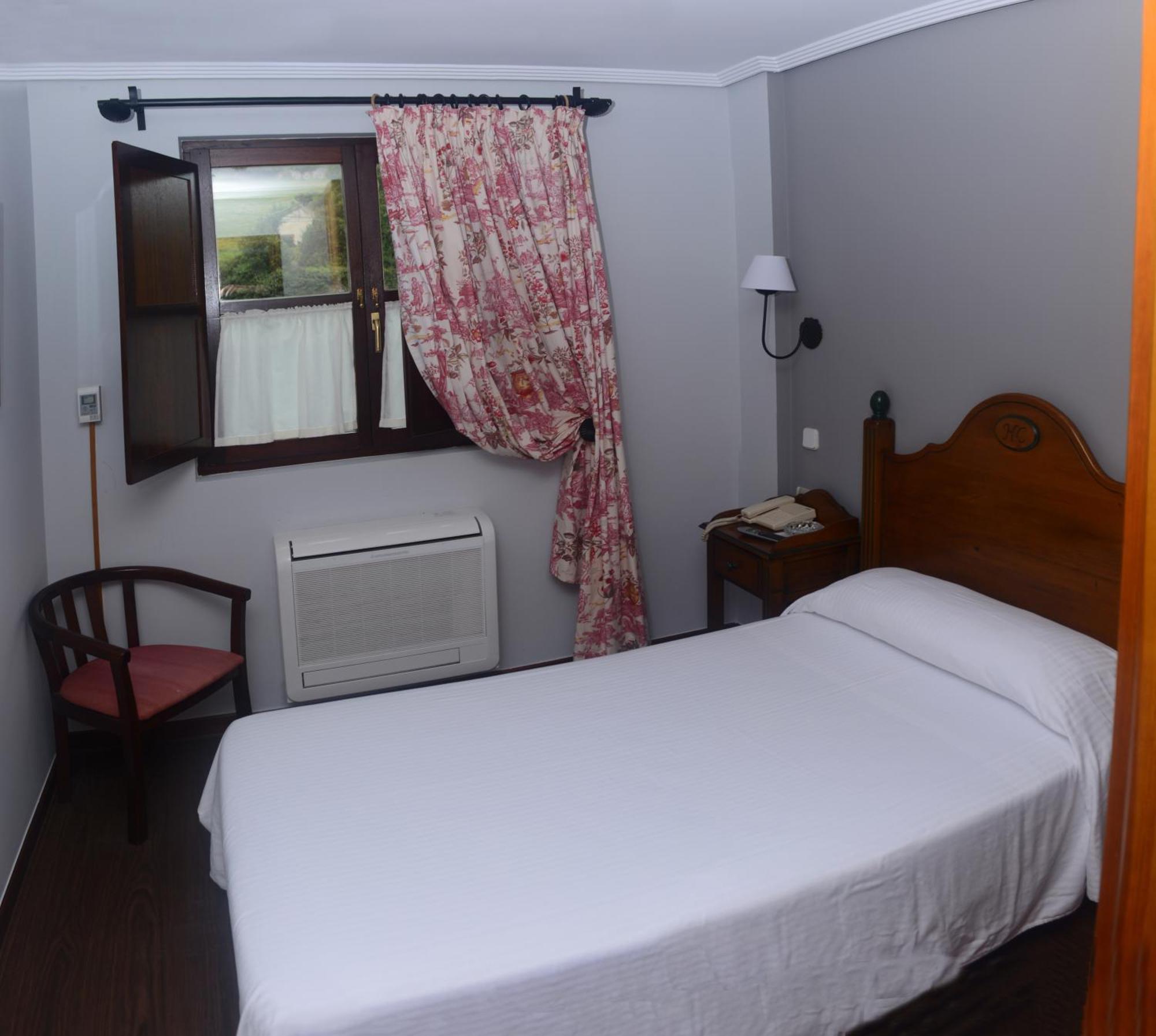 Hotel Комільяс Екстер'єр фото