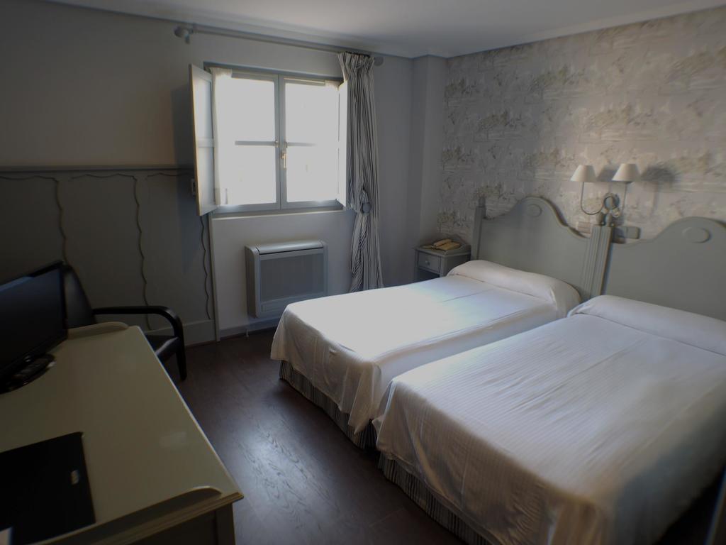Hotel Комільяс Екстер'єр фото